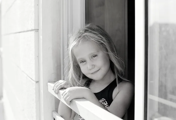 Retrato de menina feliz — Fotografia de Stock