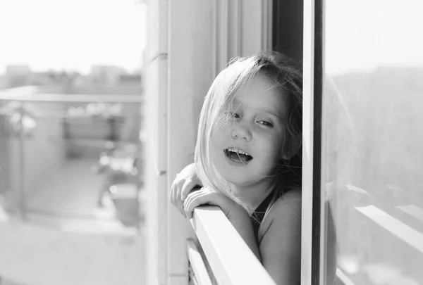 Retrato de menina feliz — Fotografia de Stock