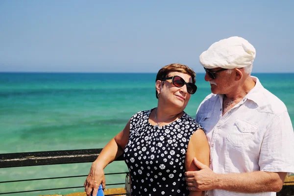 Senior couple on sea — Stock Photo, Image
