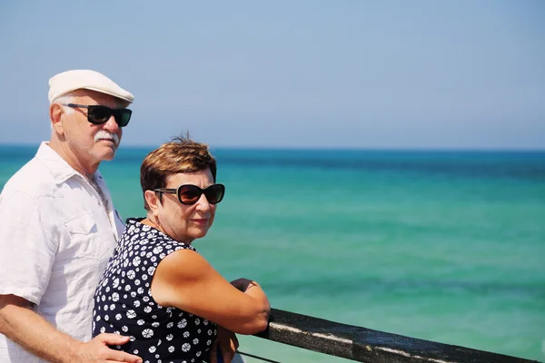 Senior couple on sea — Stock Photo, Image
