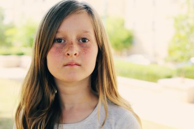 Güzel bir kızın portresi. 