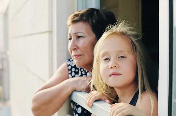 Babcia z jej cute wnuka — Zdjęcie stockowe