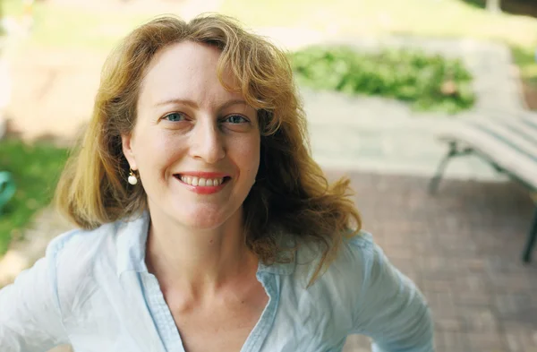 Retrato de mujer hermosa — Foto de Stock