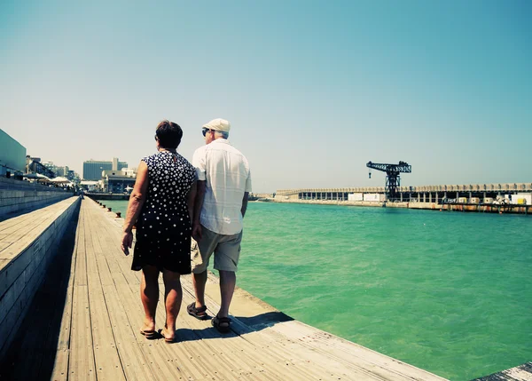 Senior couple walking — Stock Photo, Image