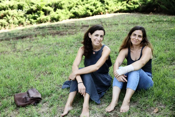 Retrato Dos Atractivas Mujeres Maduras — Foto de Stock