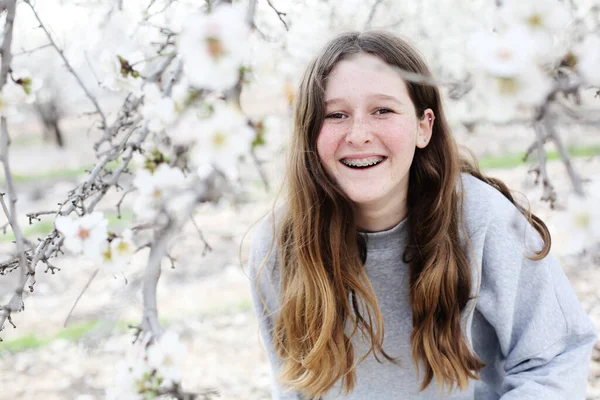 Aire Libre Primer Plano Retrato Adolescente Años Edad Chica — Foto de Stock