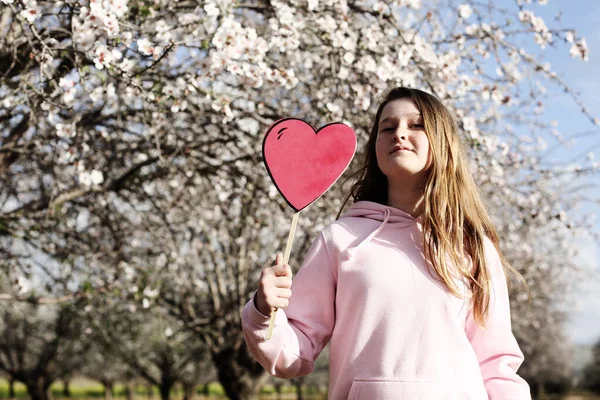 Outdoor Close Portret Van Tiener Jaar Oud Meisje Vieren Verjaardag — Stockfoto