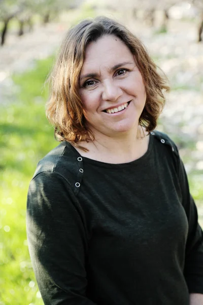 Retrato Aire Libre Mujer Feliz Sonriente — Foto de Stock