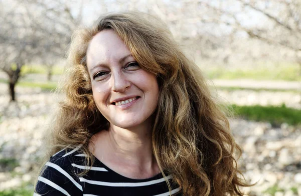 Outdoor Portrait Happy Smiling Woman — Stock Photo, Image