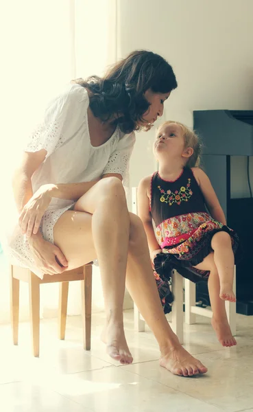 Madre e hija —  Fotos de Stock