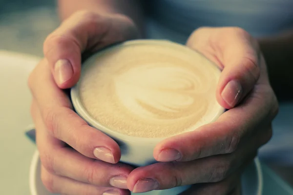 Hands with cappuccino — Stock Photo, Image