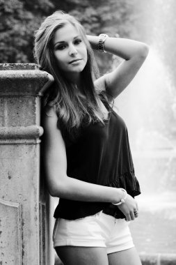 güzel esmer genç kız