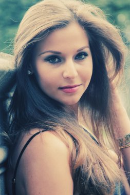 esmer genç kız