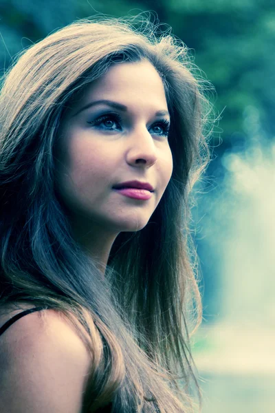 Brunette teenage girl — Stock Photo, Image