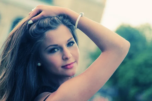 Brunette teenage girl — Stock Photo, Image