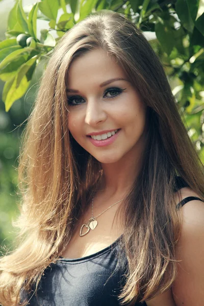 Brunette teenage girl — Stock Photo, Image