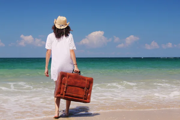 Woman with suitcase — Stock Photo, Image