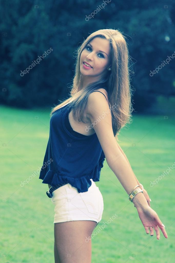 Brunette teenage girl — Stock Photo © Dubova #54792729