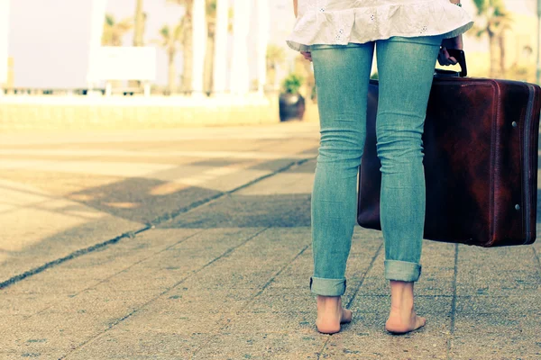 Mujer con bolso vintage — Foto de Stock