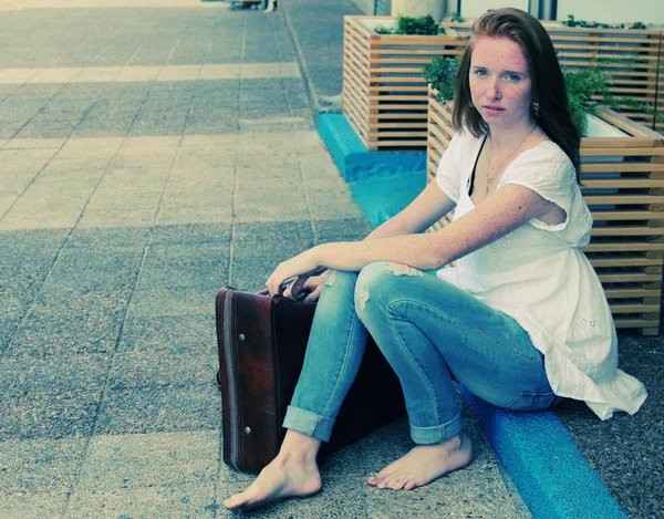 Donna con borsa vintage — Foto Stock