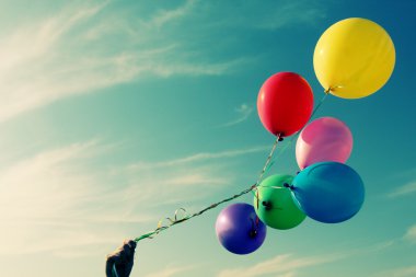 Renkli balonları kapat