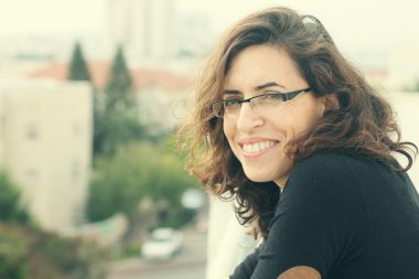 güzel 35 yaşında bir kadın