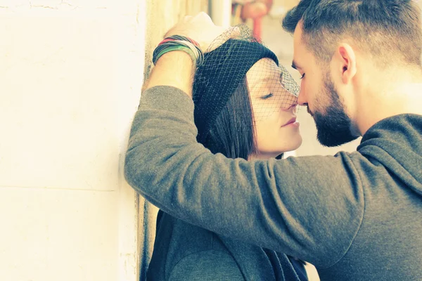 Young couple outdoor — Stock Photo, Image