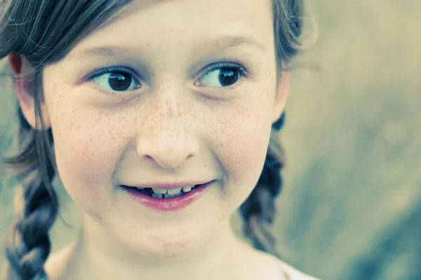 아름 다운 행복 한 웃는 소녀 — 스톡 사진