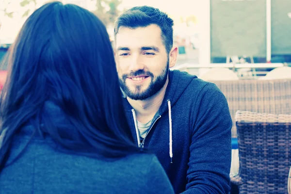 Couple relaxing in street cafe — Stock Photo, Image