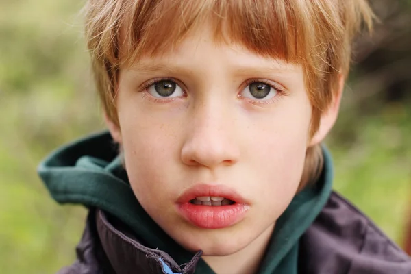 Zewnątrz portret chłopca — Zdjęcie stockowe