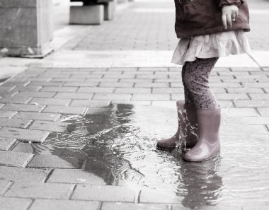 Rainboots, küçük kız bacakları