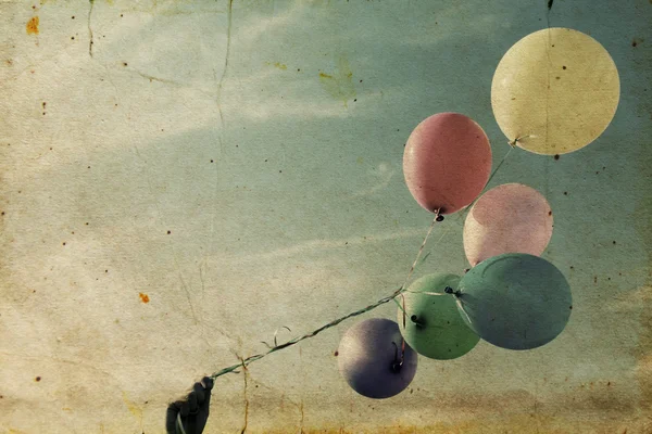 Globos contra el cielo en estilo retro —  Fotos de Stock