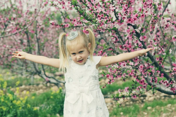 Girl wearing a white dress — Stock Photo, Image