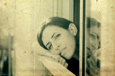 Güzel esmer kadın.