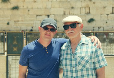 Baba ve yetişkin oğlu