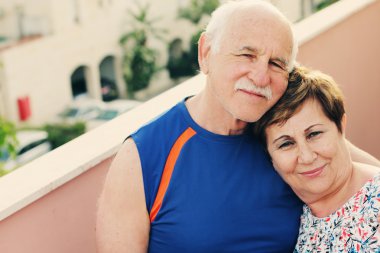 Mutlu yaşlı çift.