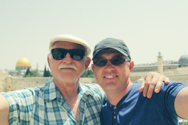 Baba ve yetişkin oğlu