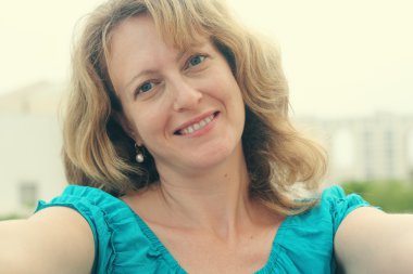 Güzel kadının Selfie