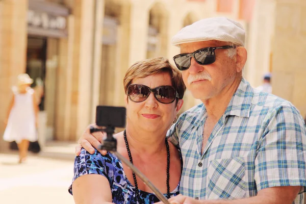 Senior couple making selfie — Stock Photo, Image