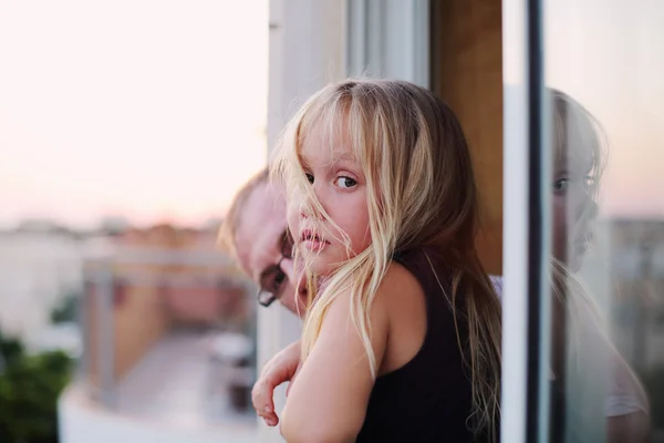 Portret van vader met zijn dochter — Stockfoto