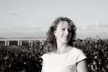 gün batımında güzel kadın