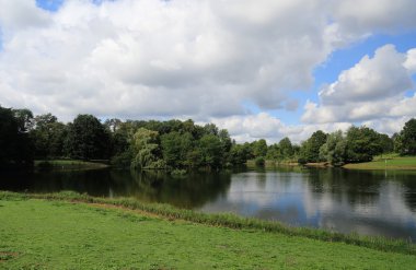 Şehir Parkı Gölü ile