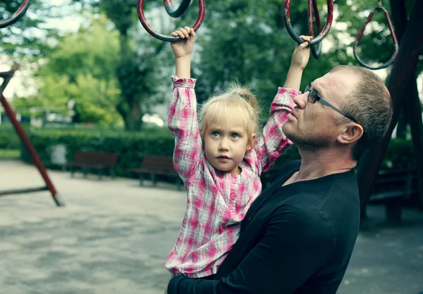 Father and daughter playing — Stock Photo, Image
