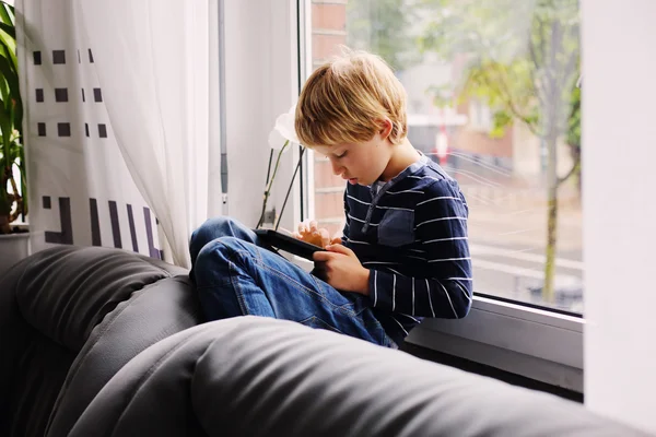 Little boy playing tablet — Stock Photo, Image