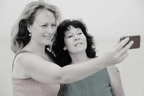 Friends making selfie photo — Stock Photo, Image