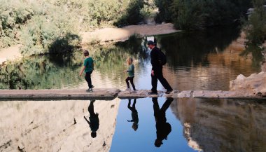 İki çocukla seyahat baba