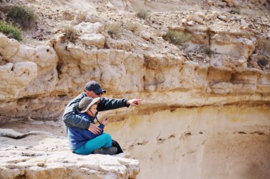 Baba ve oğul birlikte hiking