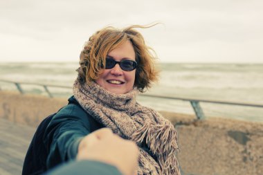 açık havada çok güzel bir kadın