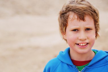 Şirin küçük çocuk.