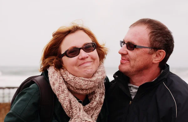 Feliz pareja de mediana edad — Foto de Stock